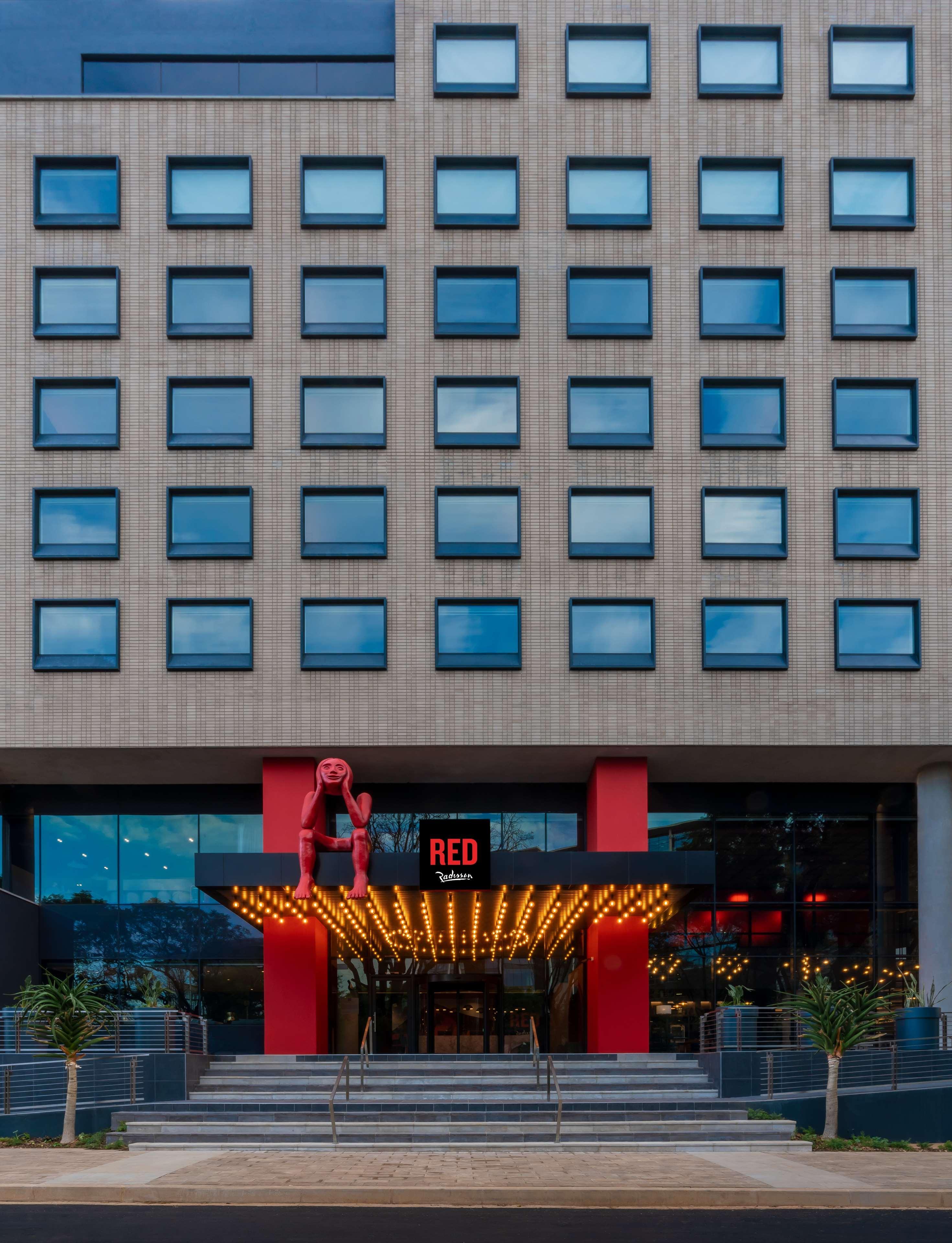 Radisson Red Hotel Johannesburg Rosebank ภายนอก รูปภาพ