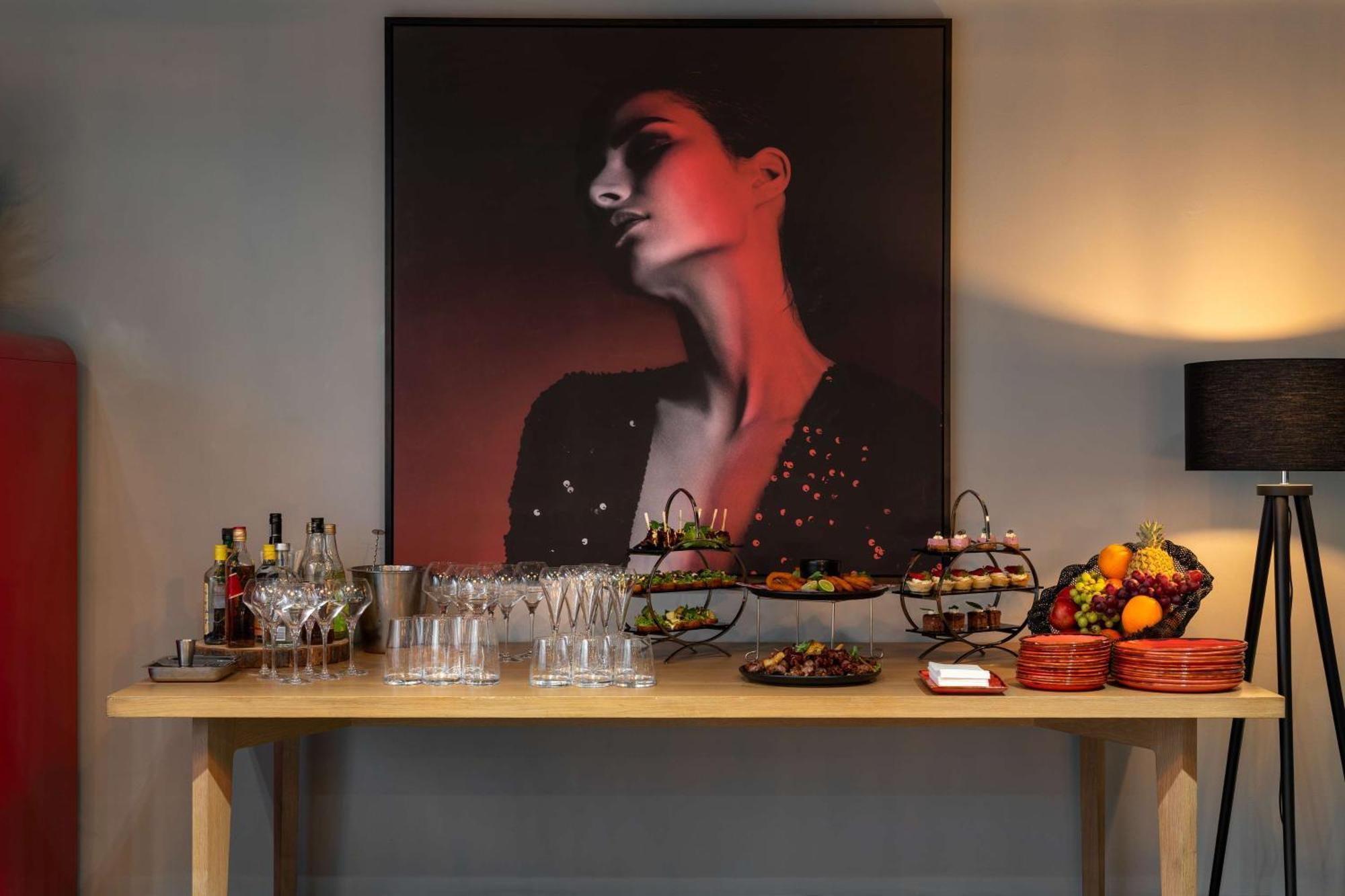 Radisson Red Hotel Johannesburg Rosebank ภายนอก รูปภาพ